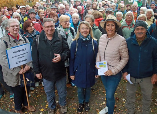 Hunderte Wanderer unterwegs zwischen Müggelsee und Spreewaldpark